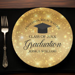 Gold Sparkle Abschluss Custom Glam 2025 Party Pappteller<br><div class="desc">Elegante Imitats goldene glänzende Abschlussfeier für eine High School oder Uni-Abschluß-Feier mit Ihrem eigenen Seniorennamen und Klasse von 2025 in der Mitte. Personalisieren Sie diese schöne Dekoration für Ihre Zeremonie.</div>