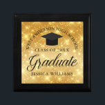Gold Sparkle Graduate Custom Chic 2024 Abschluss Erinnerungskiste<br><div class="desc">Elegante Imitate Gold funkeln Abschluss Geschenkboxen für einen High School oder Uni Absolvent mit Ihrem eigenen Schulnamen und Klasse in der Mitte. Dieses schicke,  moderne Abschluss präsentieren.</div>