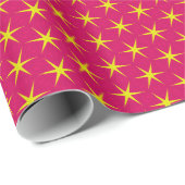 Gold Stars auf Red Textured Wrapping Paper Geschenkpapier (Rolleneckpunkt)