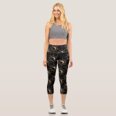 Gold Sun Scattered Black Background Capri Leggings (Vorderseite)