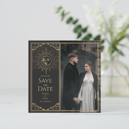 Gold Sun und Moon Tarot Card Foto Save the Date Einladung (Stehend Vorderseite)