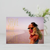 Gold Text bearbeitbar Zwei Multi-Foto SAVE THE DAT Folieneinladung (Stehend vorne)