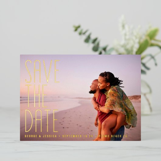 Gold Text bearbeitbar Zwei Multi-Foto SAVE THE DAT Folieneinladung (Stehend vorne)