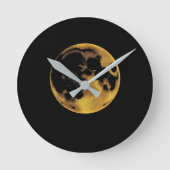 Gold textured moon on dark black runde wanduhr (Vorderseite)