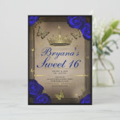Gold Tiara Butterflies Blue Rose Sweet 16 Einladung (Stehend Vorderseite)