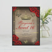 Gold Tiara Butterflies & Rote Rosen Sweet 16 Foto Einladung (Stehend Vorderseite)