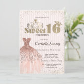 Gold Tiara, Confetti, Kleid, Stripe Sweet 16 Einladung (Stehend Vorderseite)