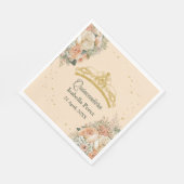 Gold Tiara und Peach Fuzz Floral Quinceanera Serviette (Ecke)