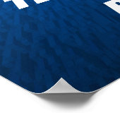 Gold Tone Football Helm auf blauem Hintergrund Poster (Ecke)