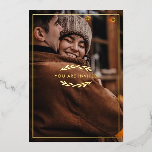 Gold Twigs Black Sie eingeladen Foto Hochzeit Folieneinladung (Vorderseite)