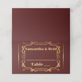 Gold über Burgund Art Déco Hochzeit Platzkarte (Außenseite Aufgefaltet)