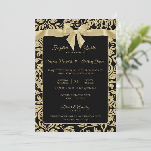Gold und Black Damask mit Bow Wedding Einladung (Stehend Vorderseite)