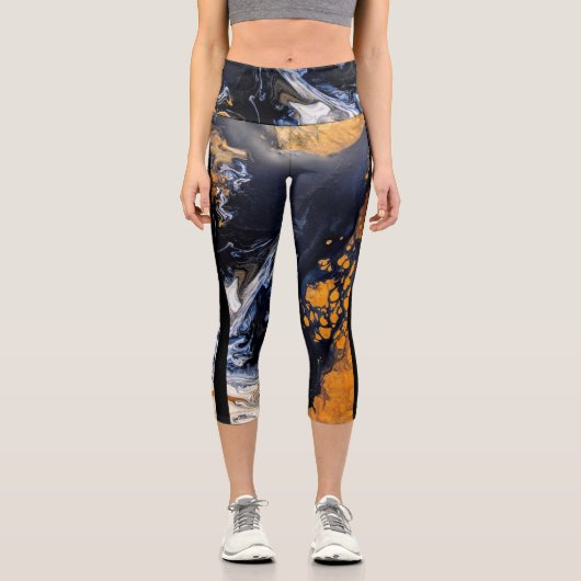 Gold- und Glitzer-Marmor-Textur Skulptur Stille Capri Leggings (Vorderseite)