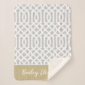 Gold und Gray Trellis Monogram | Editierbare Farbe Sherpadecke (Vorderseite)
