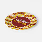 Gold und Maroon Personalisierter Abschluss Pappteller (Schrägansicht)