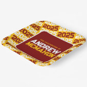 Gold und Maroon Personalisierter Abschluss Pappteller (Gewinkelt)