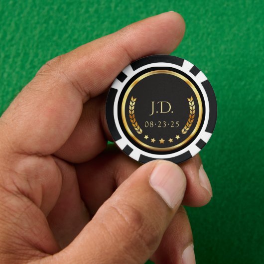 Gold- und Schwarzpokerchips Pokerchips (Hand)