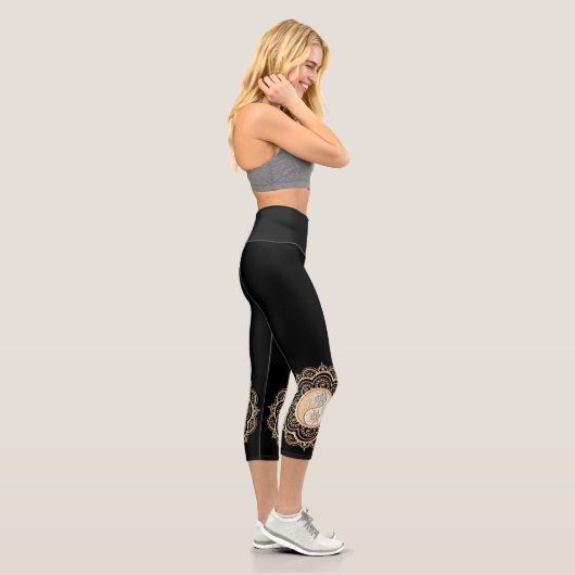 Gold- und Silber-Mandala Capri Leggings (Rechts)