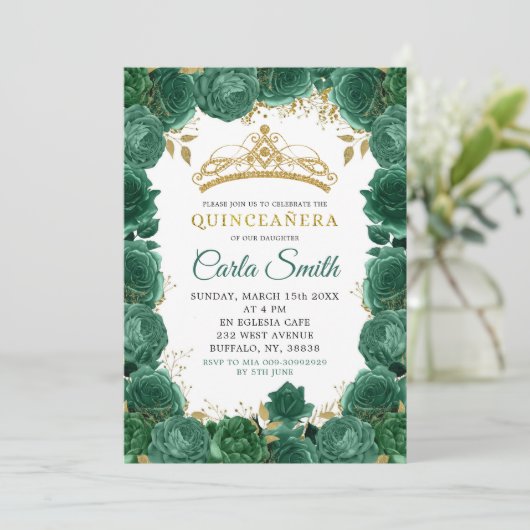 Gold und Smaragde grüne Rose Quinceañera Einladung (Stehend Vorderseite)