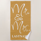 Gold und Weiß Mr. and Mrs Custom Strandtuch (Vorderseite)
