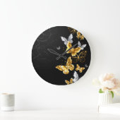 Gold und weiße Schmetterlinge Große Wanduhr (Zuhause)