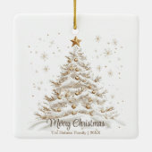Gold und weißer Weihnachtsbaum im Schnee Keramikornament (Rückseite)