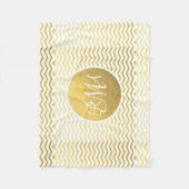 Gold und weißes Zickzack mit Monogramm Fleecedecke (Vorderseite)