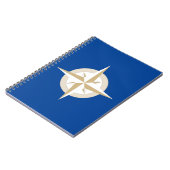 Gold- und Weißkompass auf blauem Feld Notizblock (Linke Seite)