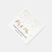 Gold und White Mr. & Mrs. Heart Script Confetti Serviette (Ecke)