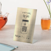 Gold Virtual Tipp Jar QR-Logo Weiß Sockelschild (In SItu)
