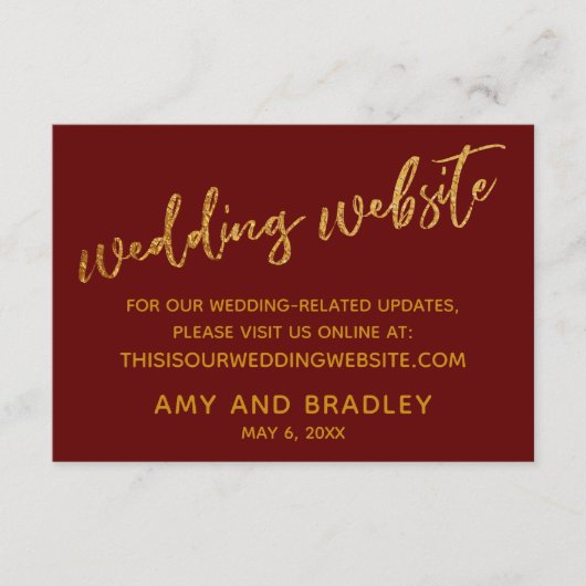 Gold Waves & Handwriting Burgundy Wedding Website Begleitkarte (Vorderseite)
