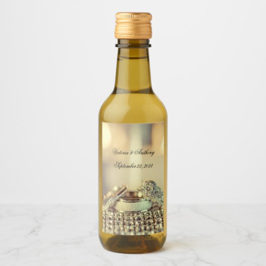 Gold Wedding Elegante Name Datum Script Mini Weinetikett (Vorderseite)