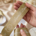 Gold Wedding Personalisiert Name Ribbon Satinband<br><div class="desc">Dieses goldfarbene Band mit den Namen der Braut und des Bräutigams und dem Datum der Hochzeit (oder Jubiläum) ist ideal für Geschenkverpackungen und wird Ihre Geschenkboxen oder Gastgeschenke Hochzeiten wirklich niedlich aussehen lassen. Wählen Sie einfach die Farbe,  die Sie mögen!</div>