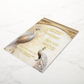 Gold Weiße Pfauenart Nylveau elegante real Folieneinladung (Gedreht)