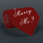 Gold werden Sie heiraten mich Vorschlag Script ele Krawatte<br><div class="desc">Schön und elegant "Heiraten Sie mich?" Rothalsband. Wirf ein Party für einen Vorschlag! Wie lustig wäre das? Tragen Sie diese Krawatte und sehen Sie, wie lange es ist, bevor sie realisiert, was die Botschaft ist. So ein großartiges Gedächtnis zu machen. Dies wird Ihren Vorschlag zu einem wirklich unvergesslichen und besonderen...</div>