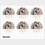 Gold White Script Couple Foto Happy Holidays Runder Aufkleber (Blatt)