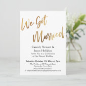 Gold Wir haben Verheiratet Bokeh Black Back Empfan Einladung (Stehend Vorderseite)