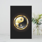 Gold Yin Yang auf schwarz Briefpapier (Stehend Vorderseite)