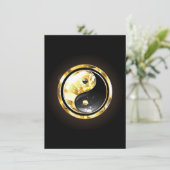 Gold Yin Yang auf schwarz Feiertagskarte (Stehend Vorderseite)