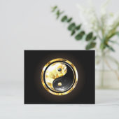 Gold Yin Yang auf schwarz Feiertagspostkarte (Stehend Vorderseite)
