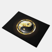 Gold Yin Yang auf schwarz Fußmatte (Schrägansicht)