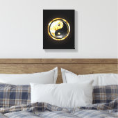 Gold Yin Yang auf schwarz Leinwanddruck (Insitu (Schlafzimmer))
