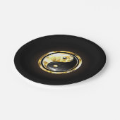 Gold Yin Yang auf schwarz Pappteller (Schrägansicht)