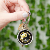 Gold Yin Yang auf schwarz Schlüsselanhänger (Hand)