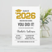 Gold You Did It Graduation Photo Einladung (Stehend Vorderseite)
