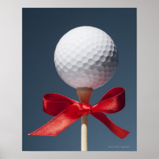 Goldball auf T mit rotem Bug Poster