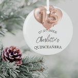 Goldballons aus Weißrosen Ornament Aus Glas<br><div class="desc">Ein Ornament für eine mädchenhafte und glamouröse Quinceanera,  15. Geburtstag . Ein weißer Hintergrund mit Goldballons der Rose. Personalisieren und fügen Sie ein Datum und einen Namen hinzu.</div>