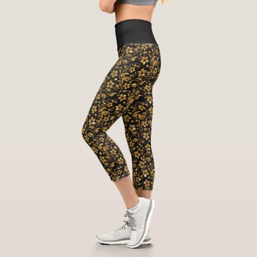 Goldbarock-Blume auf den Leggings der Schwarzen Ca (Links)