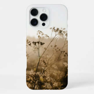 Goldbraune Wiese bei Sonnenaufgang iPhone 16 Pro Max Hülle