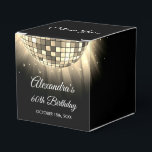Golden 60. Geburtstagsparty 70's Disco Ball Geschenkschachtel<br><div class="desc">Mit unserer Disco Ball Fvor Box von Gold 60. Geburtstagsparty 70's fühlen sich Ihre Gäste wie Diskostars. Diese Gefälligkeitsboxen sind die perfekte Möglichkeit, um Ihre Freunde und Zuhause mit einer Touch "70er nostalgie nach Ihrem Meilenstein Geburtstag feiern zu senden. In einem lebendigen Farbton lila strahlen diese Gefälligkeitsboxen Energie und Spaß...</div>